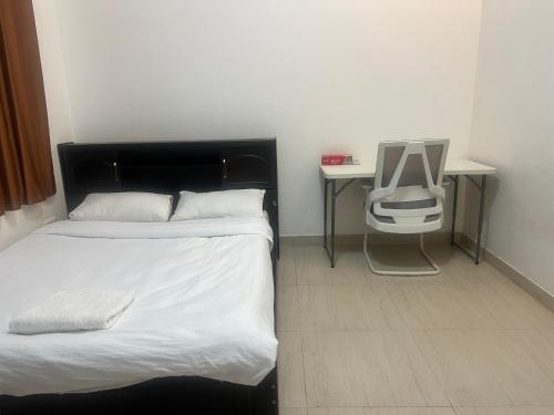 a bedroom with a bed and a desk with a chair at doge villa 7 in Dubai