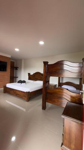a bedroom with two bunk beds in a room at Hotel Campestre San Fernando in La Paloma
