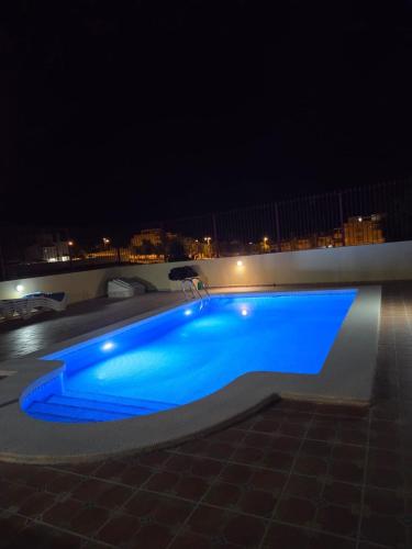 Chalet independiente lujo con piscina privada zona residencial tranquila