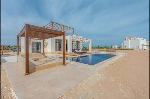 Stunning Villa with breathtaking golf & lake view