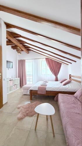 a large bedroom with two beds and a couch at Ammon Mountain Villas in Bran