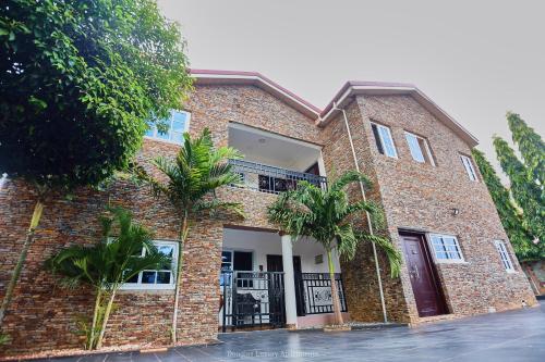 Douglas Court Accra-Fantastic 1,2,3-Bed Aprmts Off Aburi-Madina-Accra Highway in Adenta-30 Mins From Airport-By Bailey PrimeStay