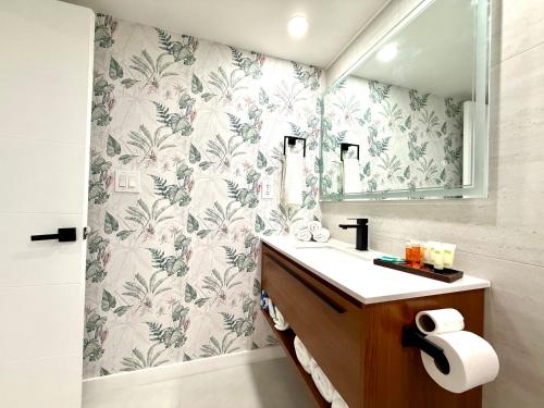 a bathroom with a sink and a mirror at Ocean Reserve Condo by FlatsAway in Miami Beach
