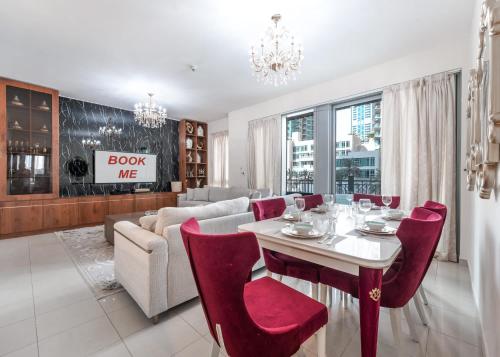Free housekeeping visits during your stay - StayShort - 2 Bed inDowntown Retreat with Balcony that Sleep 4
