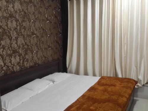 Katil atau katil-katil dalam bilik di Hotel Holiday Era Opposite Railway Station
