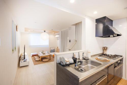 Skywind Heaven Hokusai Ukiyoe Villa, Skytree Rooftop View, 6 Min Walk, 110sqm, 3BR 5 Beds, Free Parking