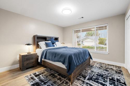 a bedroom with a bed and a window at unforgettable stay at Edgewater Drive in Medford