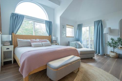 a bedroom with a large bed and a window at Tolovana 3 Cannon Beach in Cannon Beach