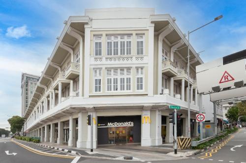 The White House - Serviced Residences by Cove & Belle Living