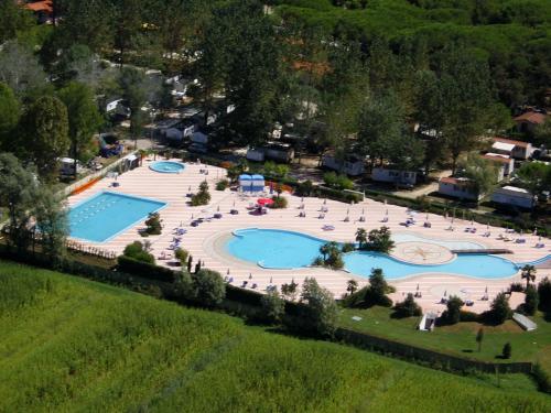 an aerial view of a large swimming pool in a park at Happy Camp Mobile Homes in Camping Laguna Village in Caorle