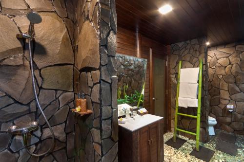 Koupelna v ubytování Coconut Boutique Resort
