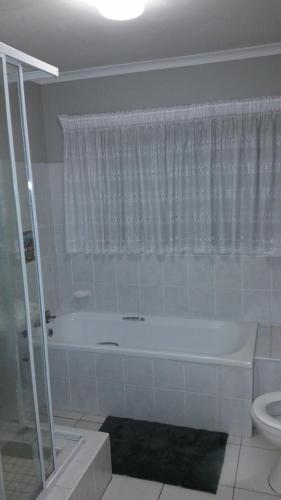 Phòng tắm tại Sangwana 27 Holiday Home