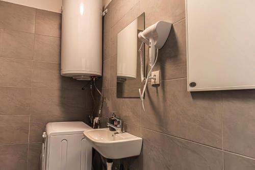 Beautiful 2BR Apt, Near U6 Station am Schöpfwerk