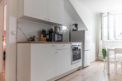 Beautiful 2BR Apt, Near U6 Station am Schöpfwerk
