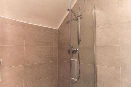 Beautiful 2BR Apt, Near U6 Station am Schöpfwerk