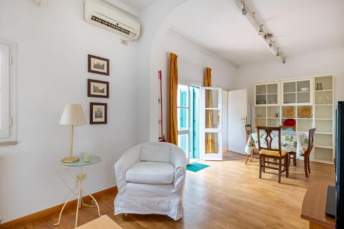 Piazza Navona Rooftop Retreat B