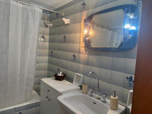 a bathroom with a sink and a mirror and a tub at Reposo in Nikolítsion
