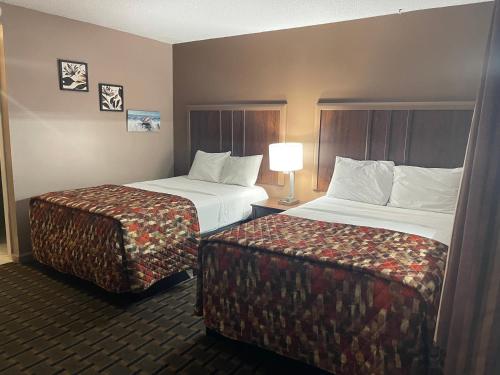 a hotel room with two beds and a lamp at Dream Inn in Tonopah