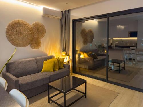 2 bdr aprt, stunning view, rooftop pool - LCGR