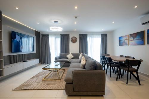 Family 3 Bedroom at Bantree, Airport Residential