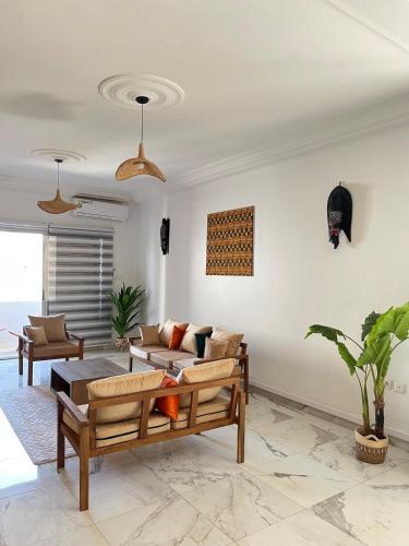 Afro-Zen Haven 3BR Retreat Near VDN & Yoff Beach