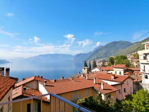 a view of a town with mountains in the background at Appartamenti Il Castellaccio in San Siro