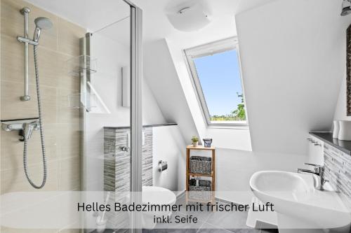 a bathroom with a shower and a sink at Moderne Ferienwohnung in Strandnähe - Urlaubsträume am Meer in Neue Tiefe Fehmarn