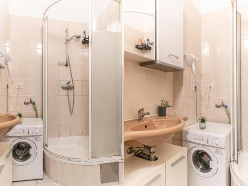 Neighboring 3 Apts,- Ideal for Families & Friends