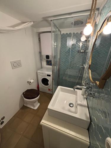 a bathroom with a sink and a toilet and a shower at A Casa di Letta in Santa Margherita Ligure