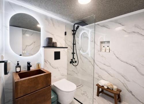 a bathroom with a sink and a toilet and a shower at Gondola Marine Resort in Ḩālāt