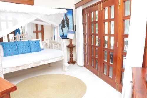 Baharini beach cottage