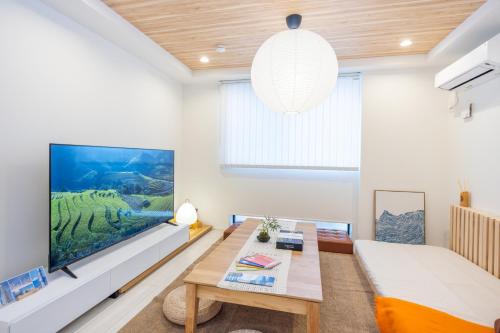 Skywind Heaven Hokusai Ukiyoe Villa, Skytree Rooftop View, 6 Min Walk, 110sqm, 3BR 5 Beds, Free Parking