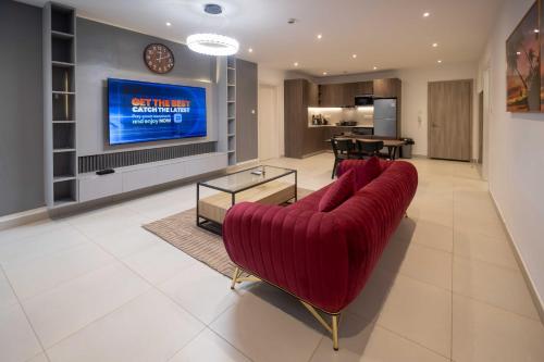 Modern 2-Bed, 2-Bath Executive Apartment at Bantree, Airport Residential