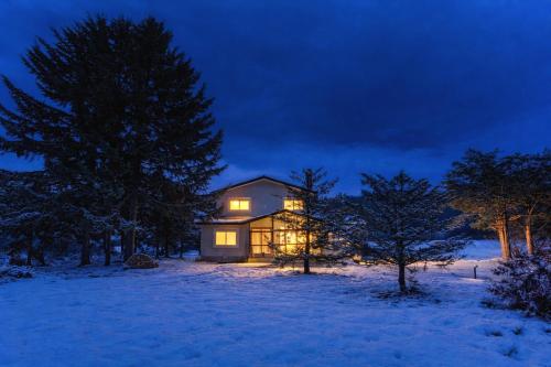 a house in the snow at night at Ubaku Villa 美瑛一棟貸し別荘 Private Nature Retreat in Biei Hokkaido in Biei