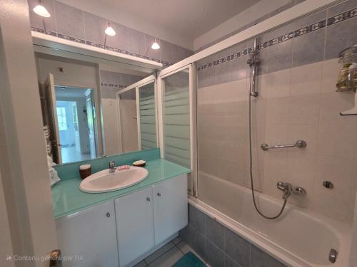 Appartement St Aygulf, plages et commerces à pied, piscine dans résidence, parking couvert gratuit