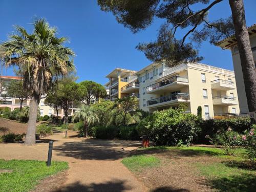 Appartement St Aygulf, plages et commerces à pied, piscine dans résidence, parking couvert gratuit
