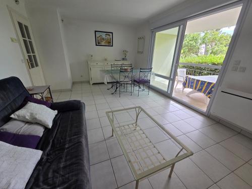 Appartement St Aygulf, plages et commerces à pied, piscine dans résidence, parking couvert gratuit