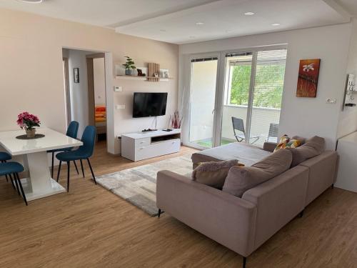 Two bedrom Modern Flat near Ljubljana Private Garage &Balcony