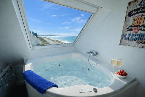 DUPLEX AVEC JACUZZI vue imprenable sur la baie de Wissant