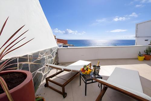 Unique house with cave by the sea with private terrace