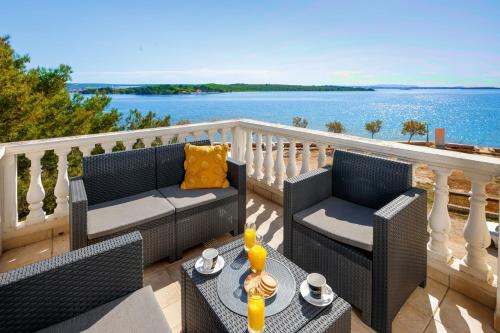 Lanterna - Sea View & Near Beach