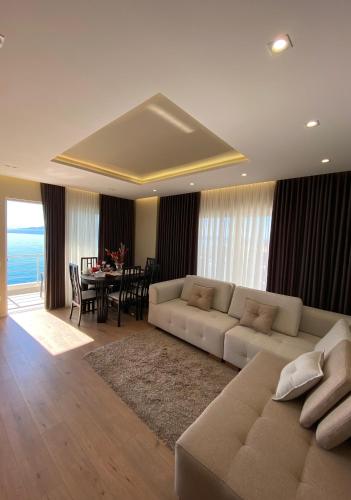 Skyline Apartment with Sea View