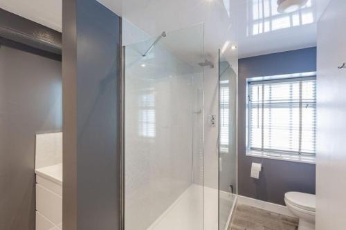 a glass shower in a bathroom with a toilet at Lonan Country House and Gardens in Taynuilt