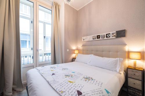 H2M Capitan Balcony & patio in the city center