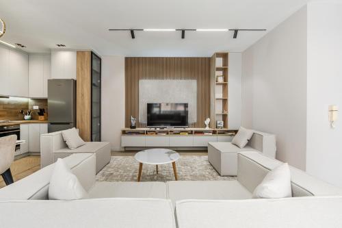 Sunny Beach Luxurious Apartment by PikHost