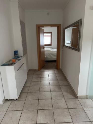 an empty room with a kitchen and a bedroom at Appartement Muller-Mayer in Weissensee
