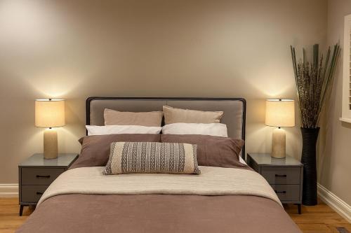 a bedroom with a bed with two lamps on both sides at Ride and Climb Lodge in Squamish