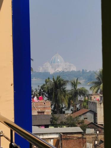 a view of a city with buildings and palm trees at Maa durga lodge in Navadwīp