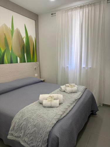 a bedroom with a bed with towels on it at ILPOSTOGIUSTO in Torre Annunziata