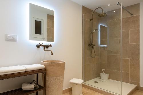 a bathroom with a shower and a sink at La Maison des Templiers in Couches